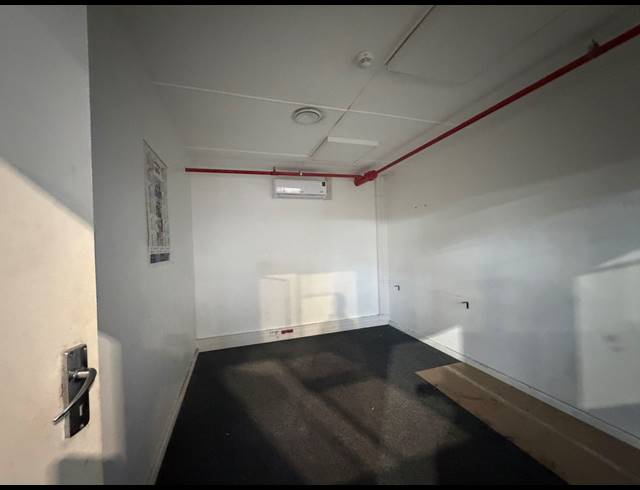 2,084M² WAREHOUSE TO LET IN BLACKHEATH INDUSTRIAL